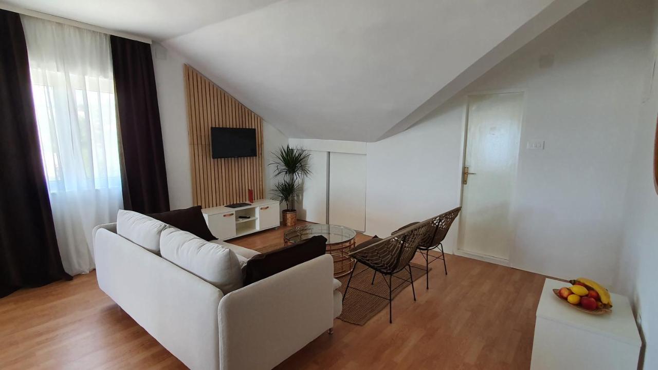 Apartment Masline